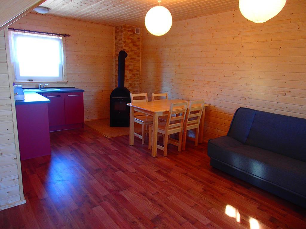 ヤロスワビエツPrzystanek Latoアパートメント 部屋 写真
