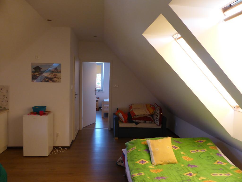 ヤロスワビエツPrzystanek Latoアパートメント 部屋 写真